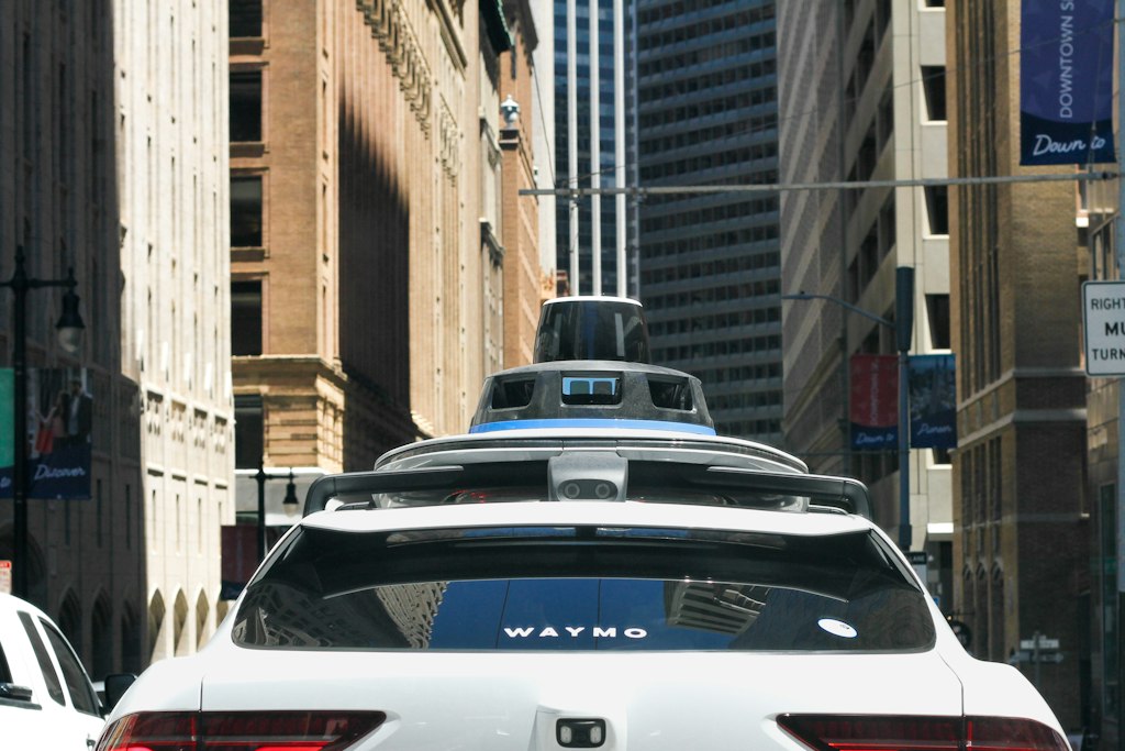 Waymo s’associe à Toyota pour lancer des robotaxis électriques au Japon et au Royaume‑Uni